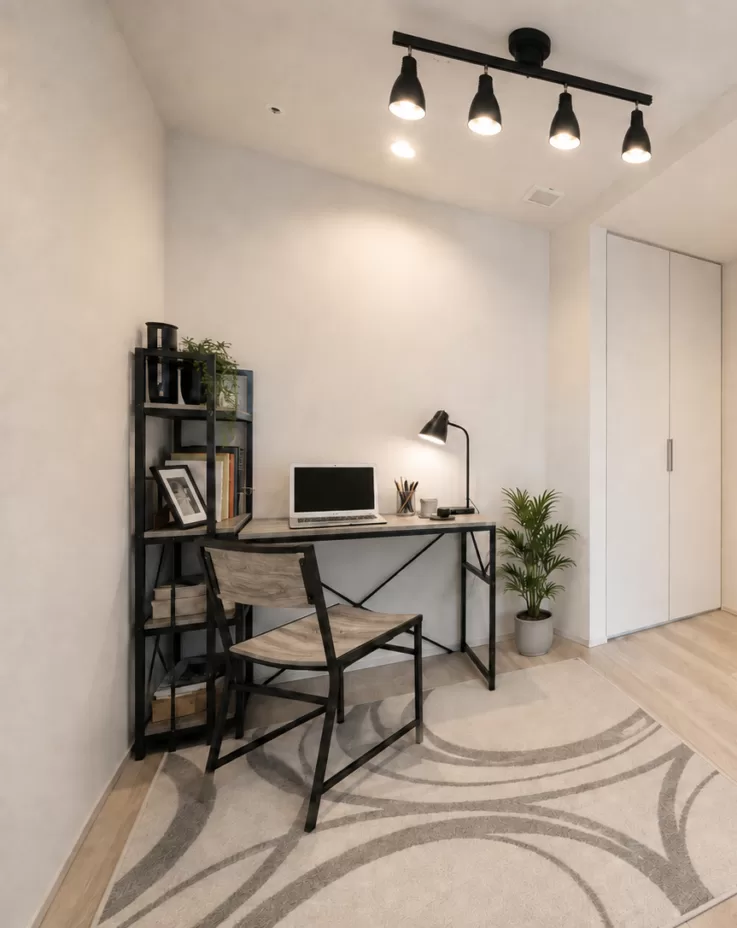 家具の費用を20万円に抑えて整える、新築タワマンのホテルライクインテリア